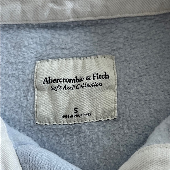 Abercrombie & Fitch Cropped Sweatshirt - Picture 10 of 13